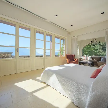 Villa Il Piazzo Sleeps 14 With Pool And Air Con